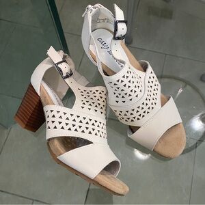 Easy Street Women's ADARA Heeled Sandals sz 6W - white - open toe